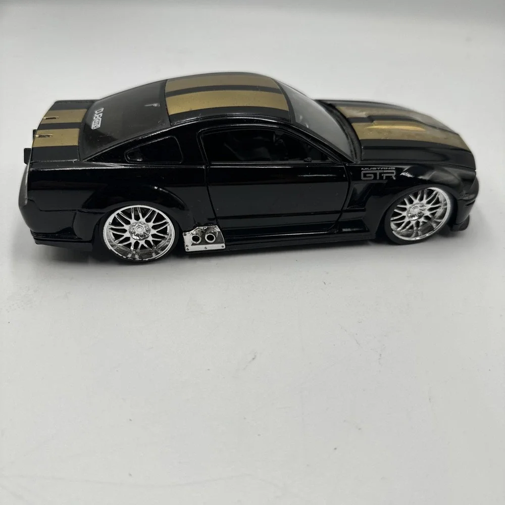 Jada Toys Dub City Ford Mustang GTR 1/24 Black Gold Stripes Diecast Model Car